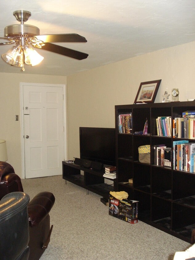 Primary Photo - 908 E Atkin Ave