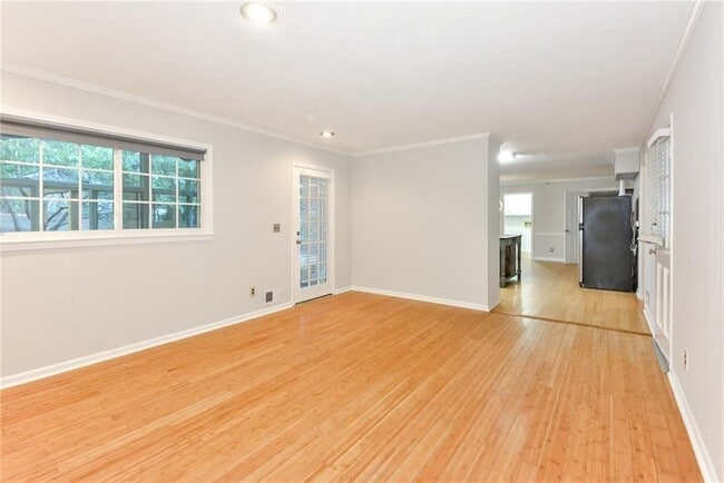 Foto del edificio - 5748 Jordanaire Pl NW