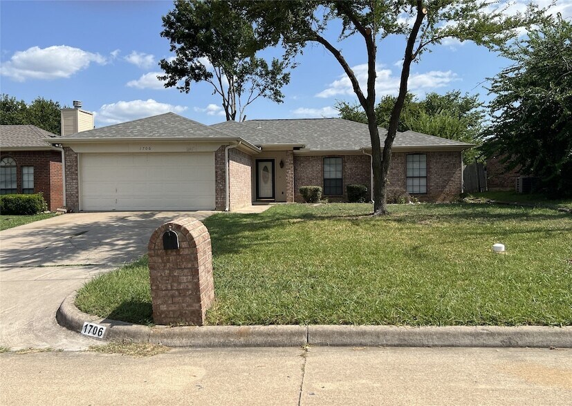 Foto principal - 1706 Oxford Dr