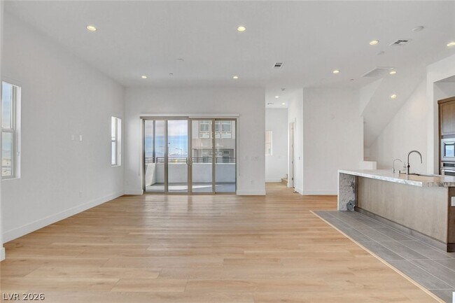 Foto del edificio - 670 Grey Saker St