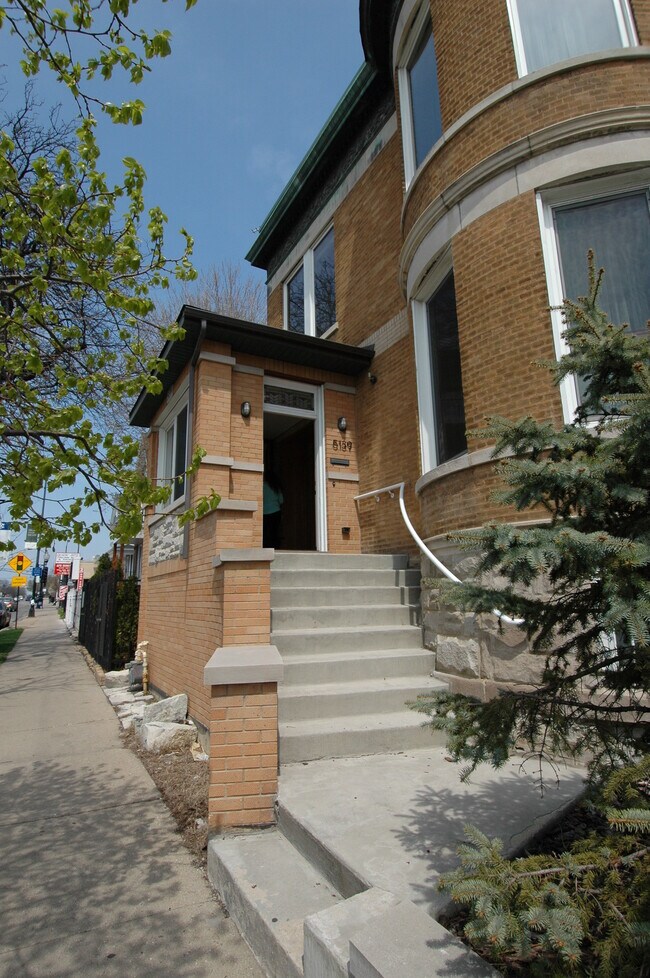 Foto del edificio - 5139 N Western Ave