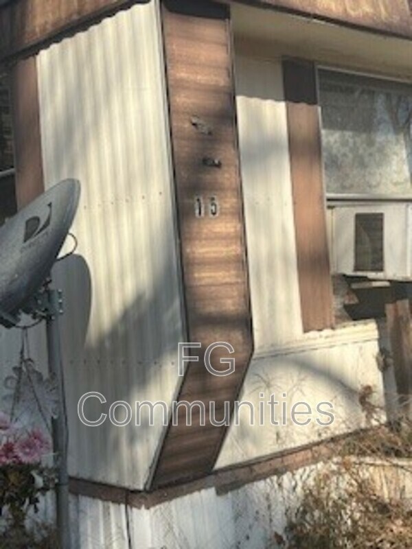 Foto del edificio - 15 Tradewind Dr