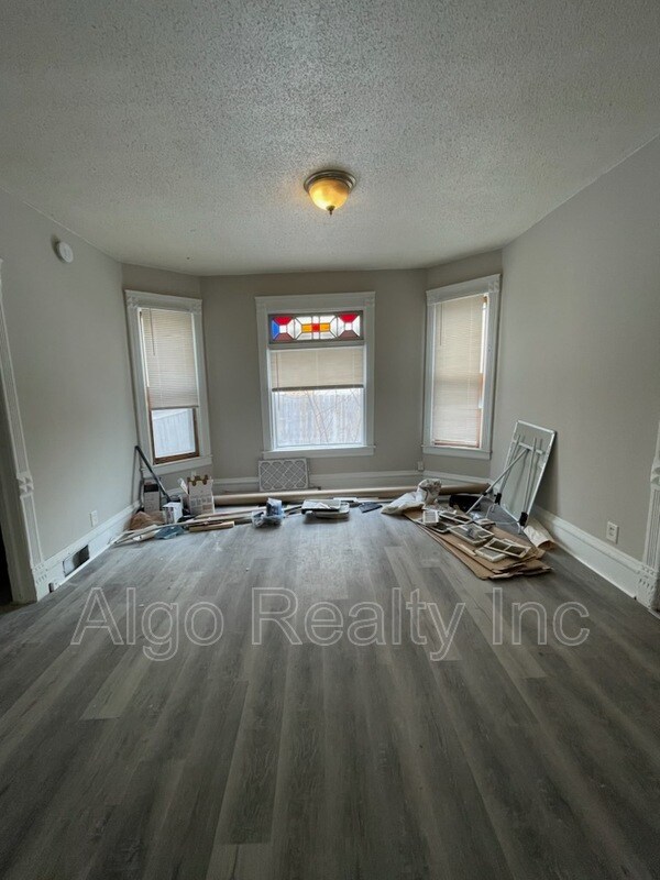 Foto del edificio - 2923 N Girard Ave