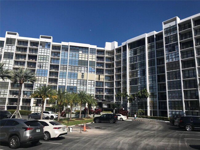Foto del edificio - 1000 Parkview Dr