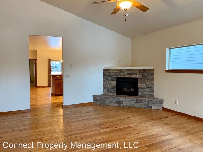 Foto del edificio - 3 br, 2 bath House - 853 Jardine Ave