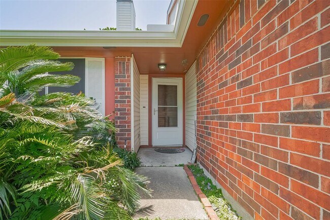 Building Photo - 3812 Redbud Dr