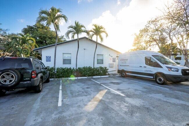 Foto del edificio - 818 NE 14th Pl