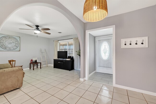 Building Photo - 16415 1st St