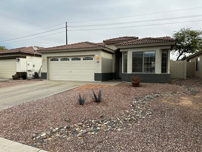 Foto del edificio - Awesome 3 Bedroom 2 Bathroom Home In Upland Park ALL APPLIANCES INCLUDED