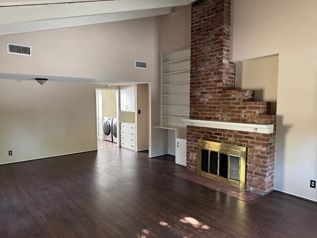Building Photo - 1260 N Hudson Ave