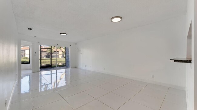Building Photo - 905 Harbour Pointe Way