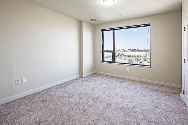Building Photo - Christina Landing - 2 bedroom, 2 bath - 11th floor