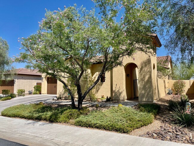 Building Photo - Beautiful 3 Bedroom/2 Bath Single Level Ho...