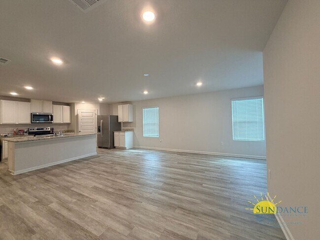 Foto del edificio - Spacious 5-Bedroom Home in Plantation Woods, East Milton!