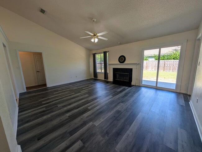 Building Photo - 192 Sugar Plum Dr