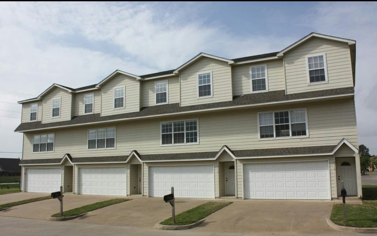 6710 S Utica Pl, Tulsa, OK 74136 Townhome Rentals in Tulsa OK