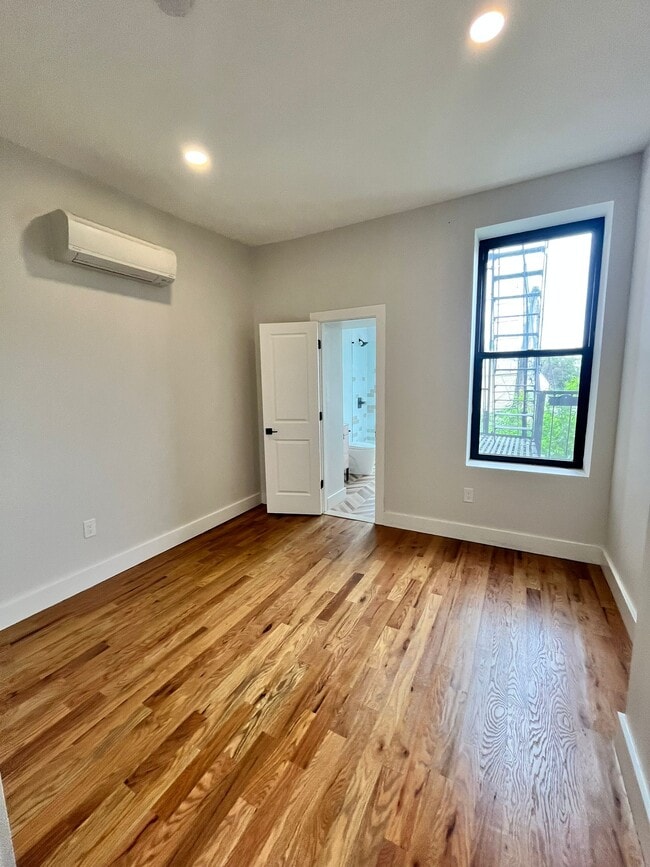 282 Baldwin Ave 2R - 272 Baldwin Ave