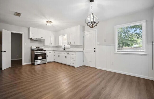 Foto del edificio - Fully Renovated Home