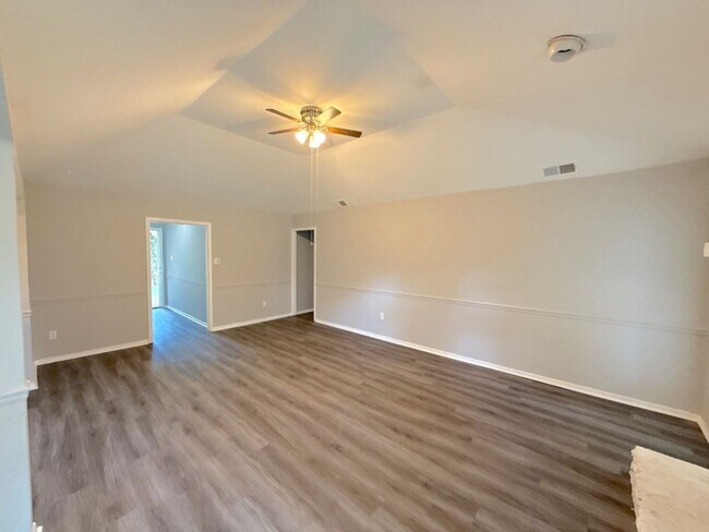 Foto del edificio - 7400 Isherwood Rd