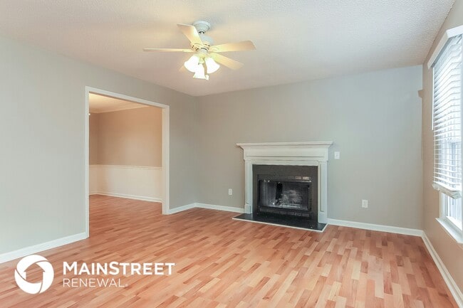 Building Photo - 828 Penncross Dr