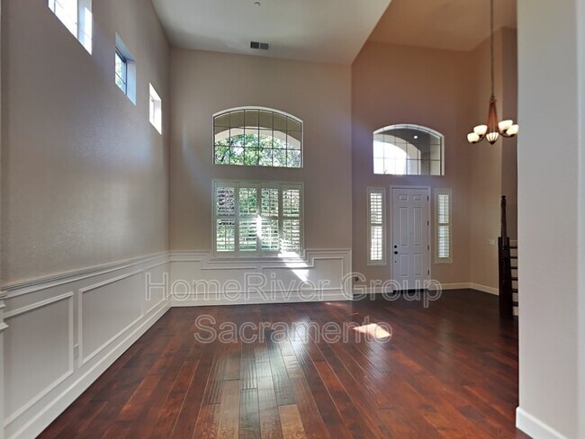 Foto del edificio - 265 Woodhaven Pl