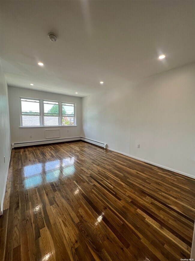 Foto del edificio - 45-87-87 160th St