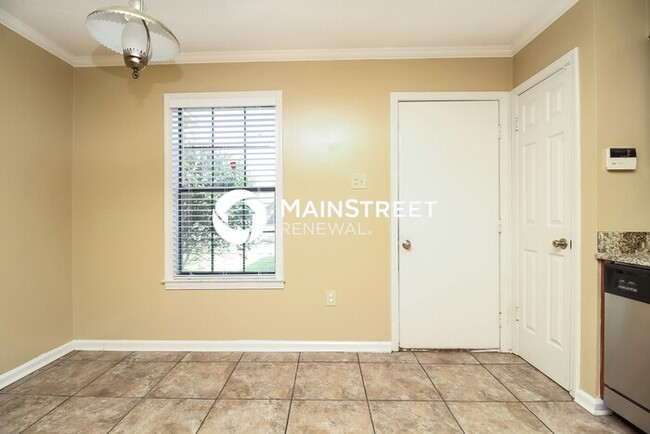 Foto del edificio - 7437 Barnstable Rd