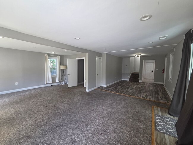 Foto del edificio - Spacious 4 BR/2 BA Single-Family Home in C...