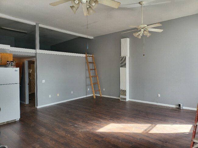 Building Photo - 105 S Lane St