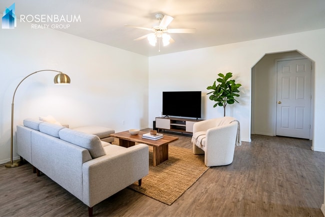 Foto del edificio - 7174 E Burro Ln