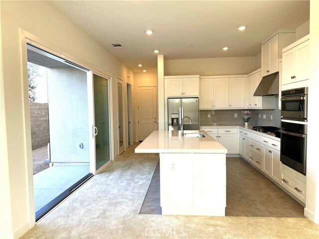 Building Photo - 18 Endeavor