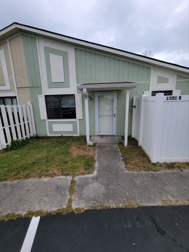 Foto principal - 1301 Turkey Ridge Rd