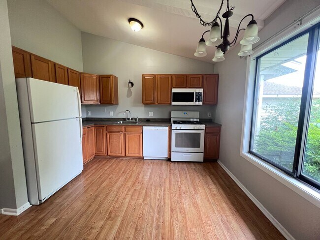 Foto del edificio - Four Bedroom Large Duplex in Kentwood Scho...
