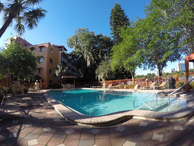 Piscina - 1100 Delaney Ave