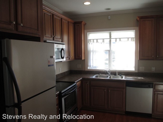 Building Photo - 3 br, 2.5 bath House - 5500 Gateway Pl