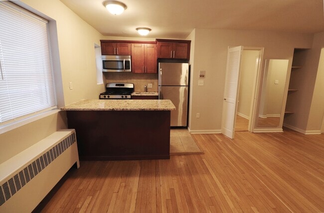 Foto del edificio - 210 Woodcliff Ave
