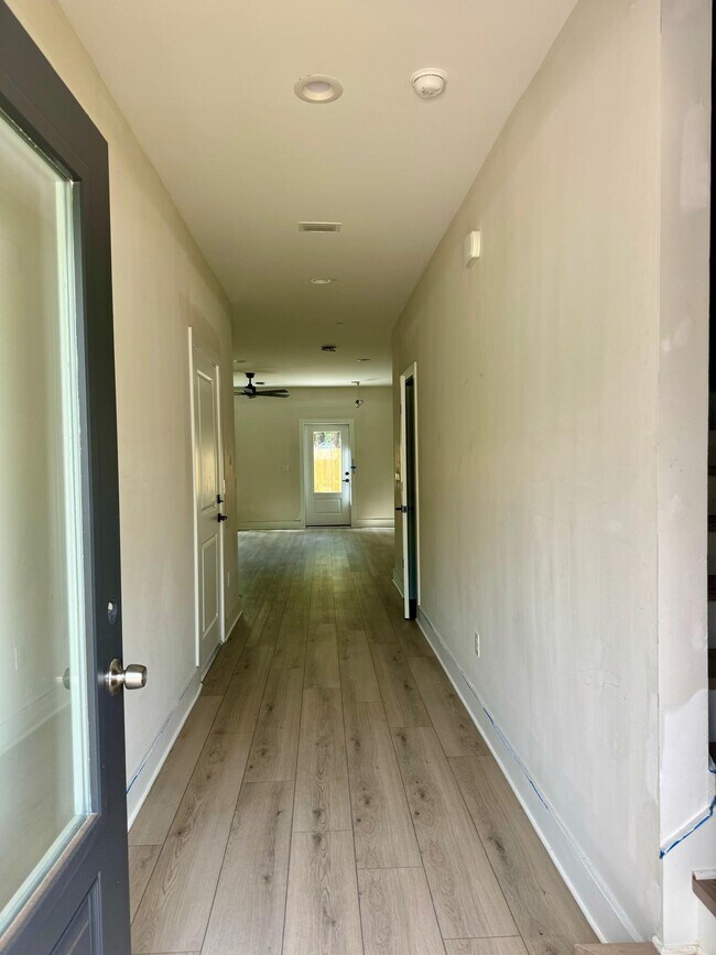 Building Photo - 362 Cloverdale Blvd