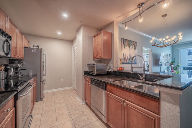 Kitchen with large pantry - 700 S Harbour Island Blvd