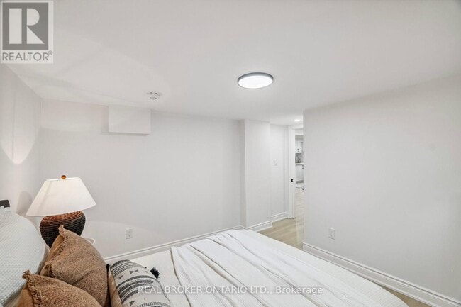 Building Photo - 220 Holmesdale Ave