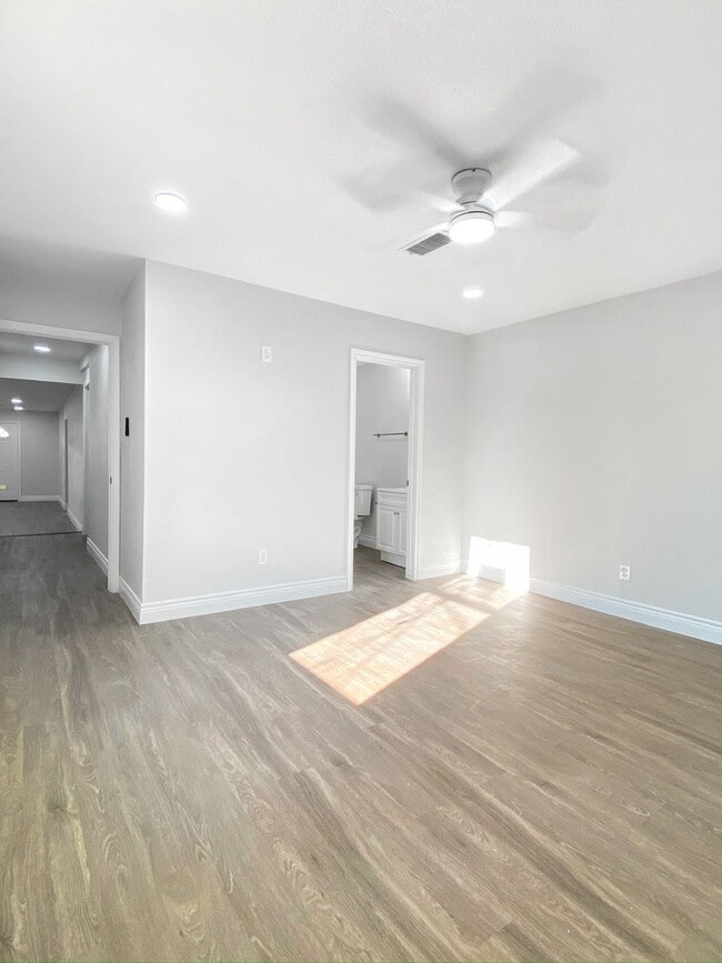 Building Photo - 810 Avenue D