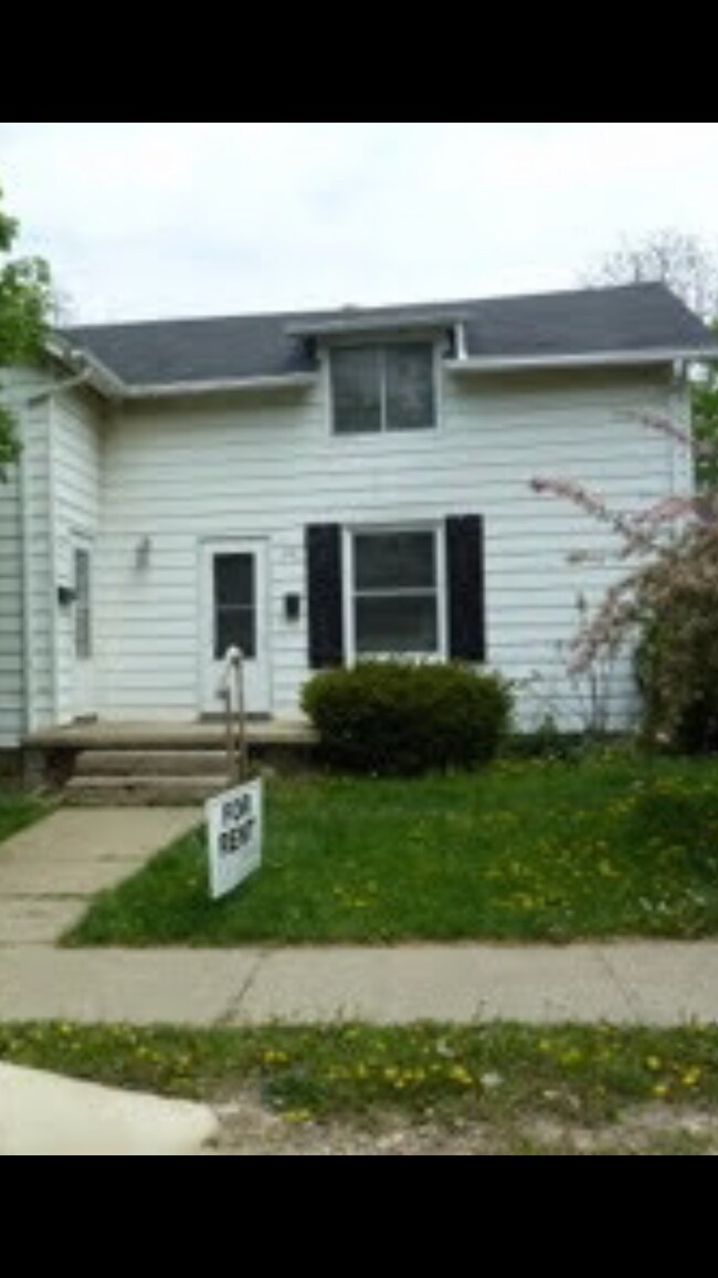 512 W Clinton St, Howell, MI 48843 House Rental in Howell, MI