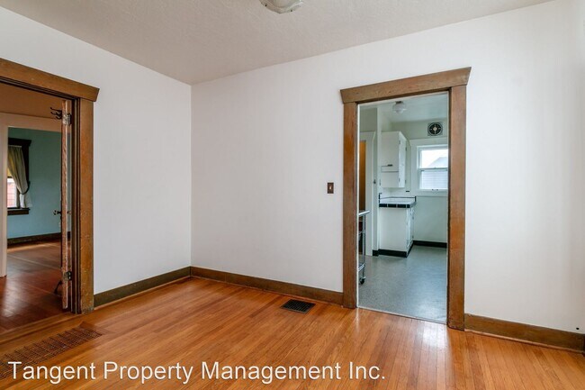 Foto del edificio - 3 br, 1 bath House - 4825 SE 65th Avenue, ...