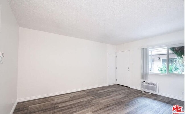 Building Photo - 13343 Victory Blvd