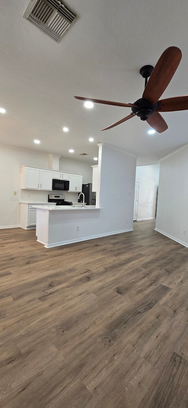 ÁREA DE SALA DE ESTAR - 25315 Sierra Woods Ln