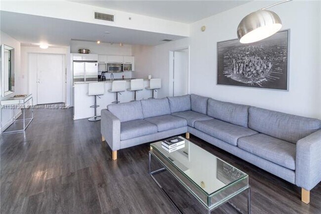 Foto del edificio - 601 NE 36th St