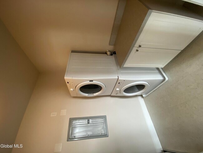 Foto del edificio - 2 West Ave