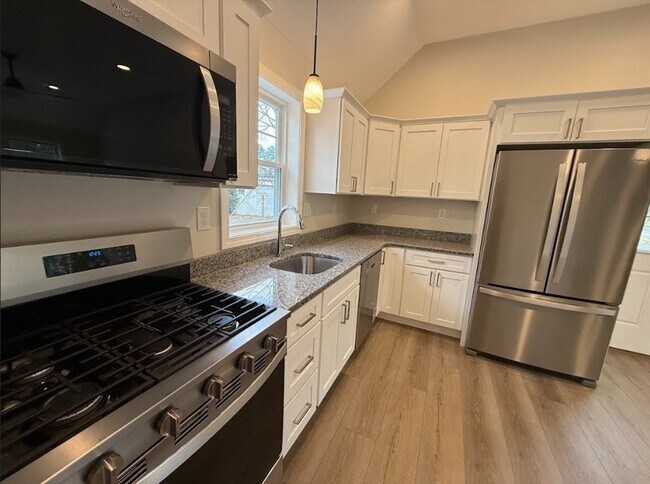 Foto del edificio - 265 Dunstable Rd