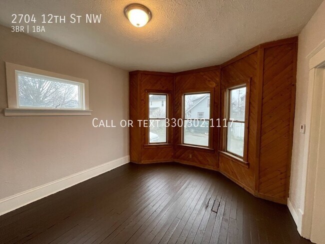 Building Photo - Three bedroom one bathroom home for rent