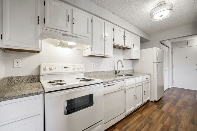 Building Photo - 997-C HEATHER RIDGE DR, 3C
