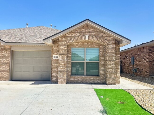 Building Photo - Stylish and Modern 3-Bedroom Duplex for Re...